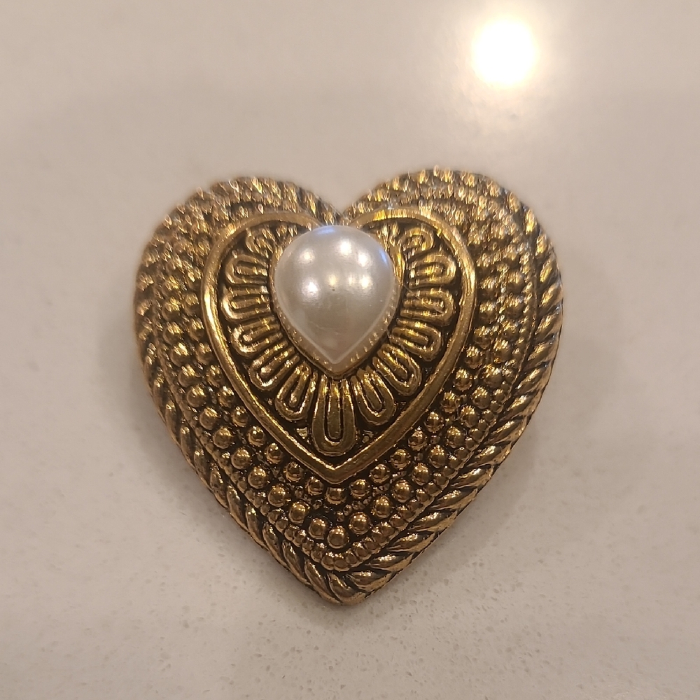 Vintage Gold Heart-Shaped Brooch with Pearl Accent